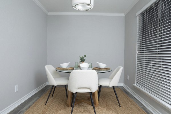 dining room at Regency Park Apartments