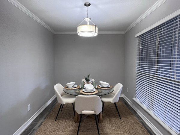 dining room at Regency Park Apartments