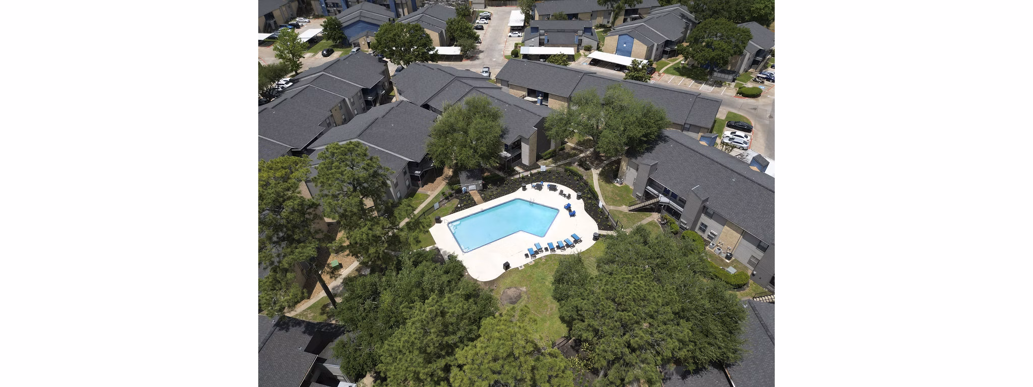 pool at Regency Park Apartments