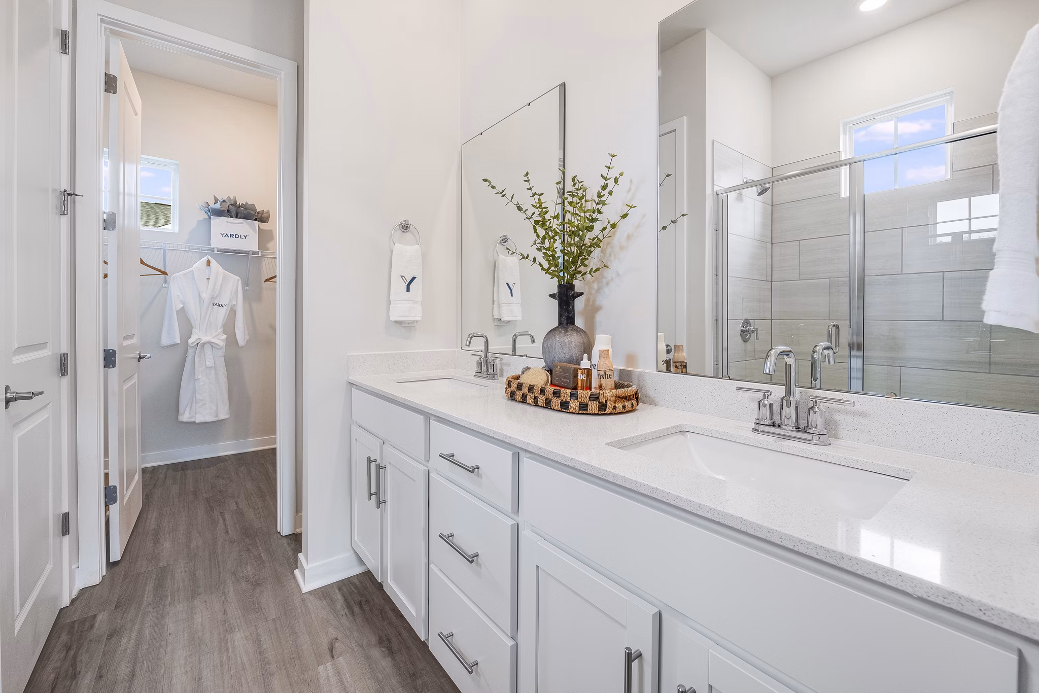 bathroom at Yardly Monroe Apartments 