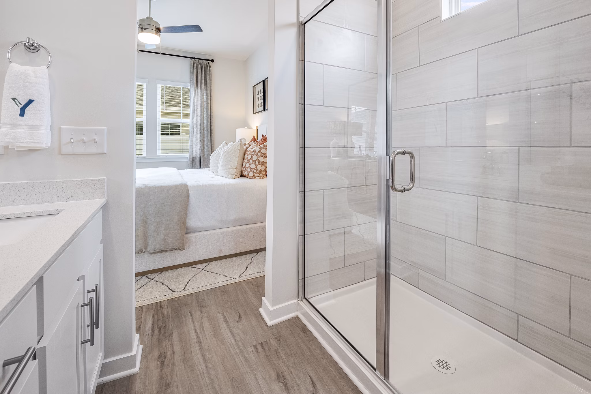 bathroom at Yardly Monroe Apartments 
