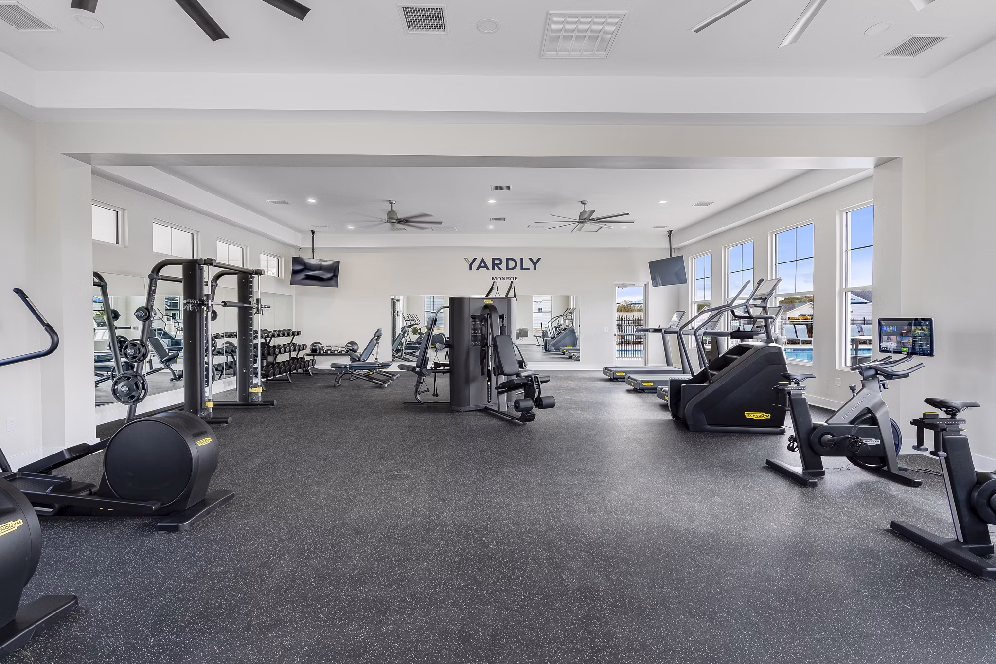 fitness center at Yardly Monroe Apartments 