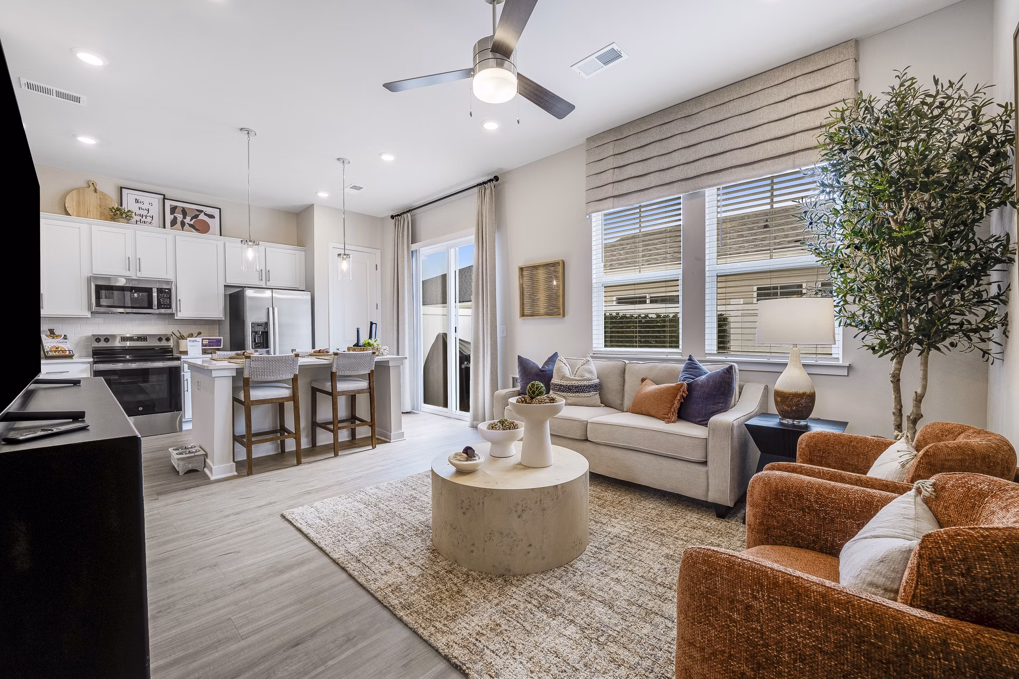 living room at Yardly Monroe Apartments 