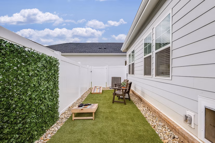 patio at Yardly Monroe Apartments 