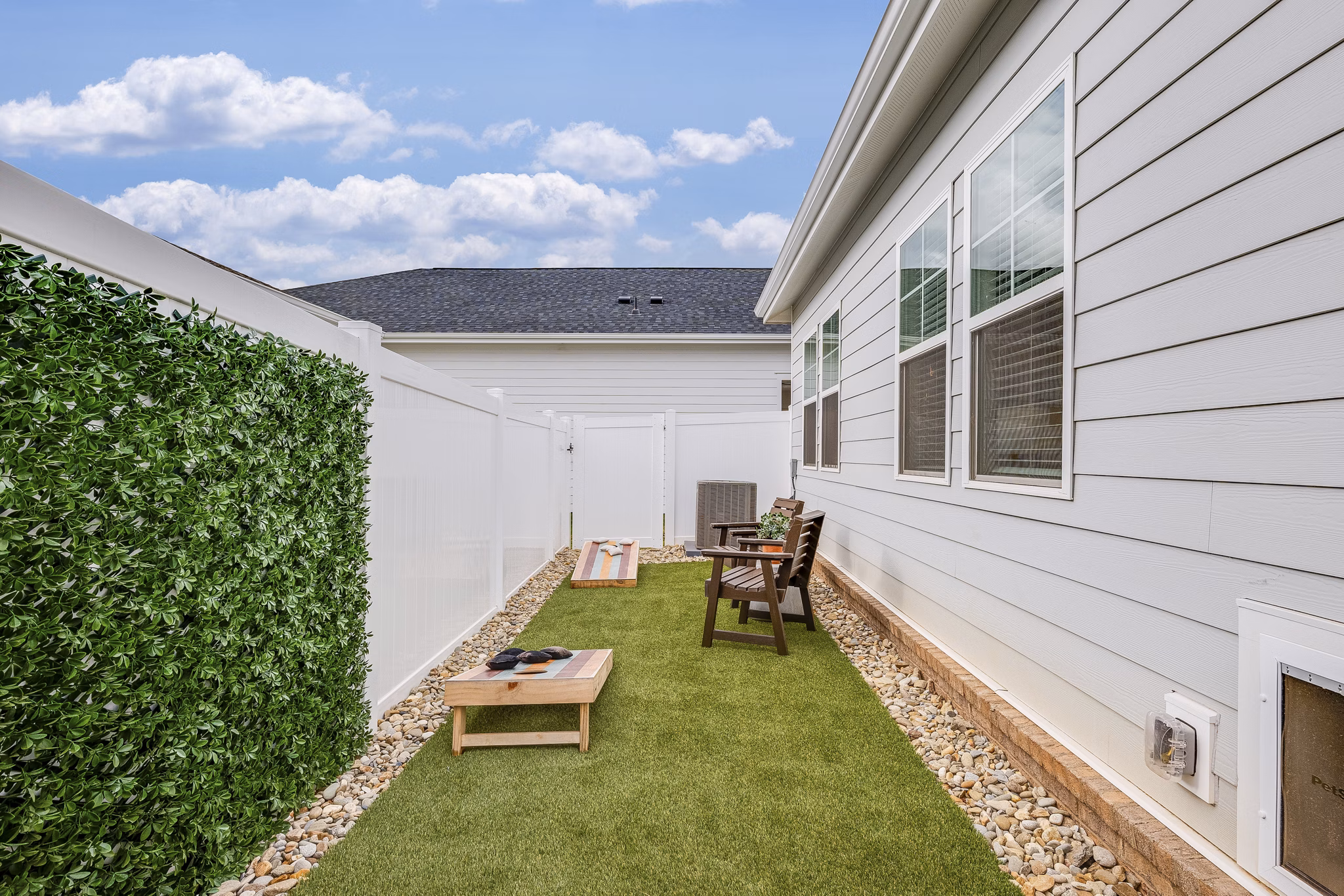 patio at Yardly Monroe Apartments 