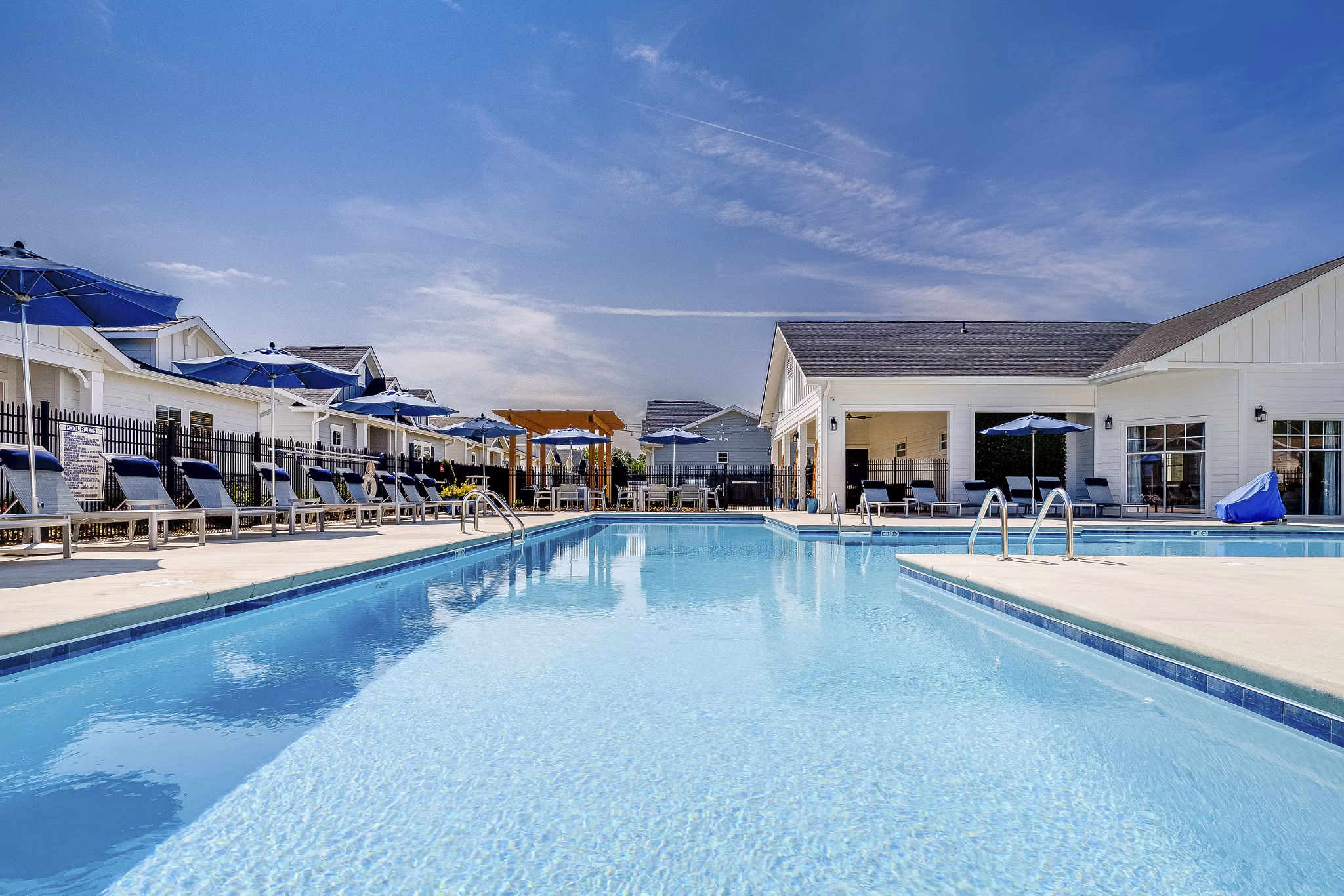 pool at Yardly Monroe Apartments 