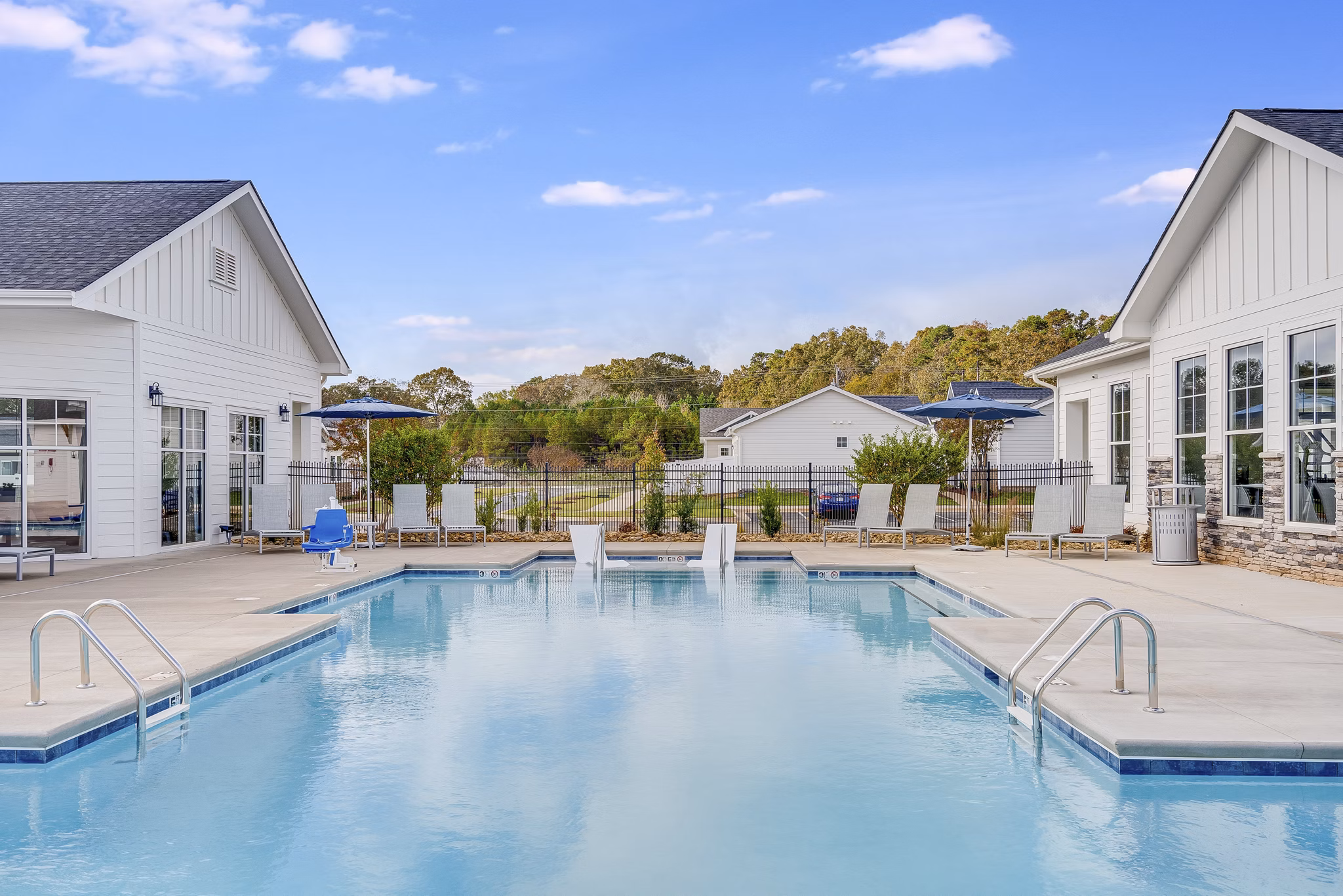 pool at Yardly Monroe Apartments 