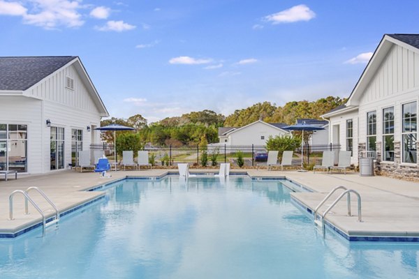 pool at Yardly Monroe Apartments 