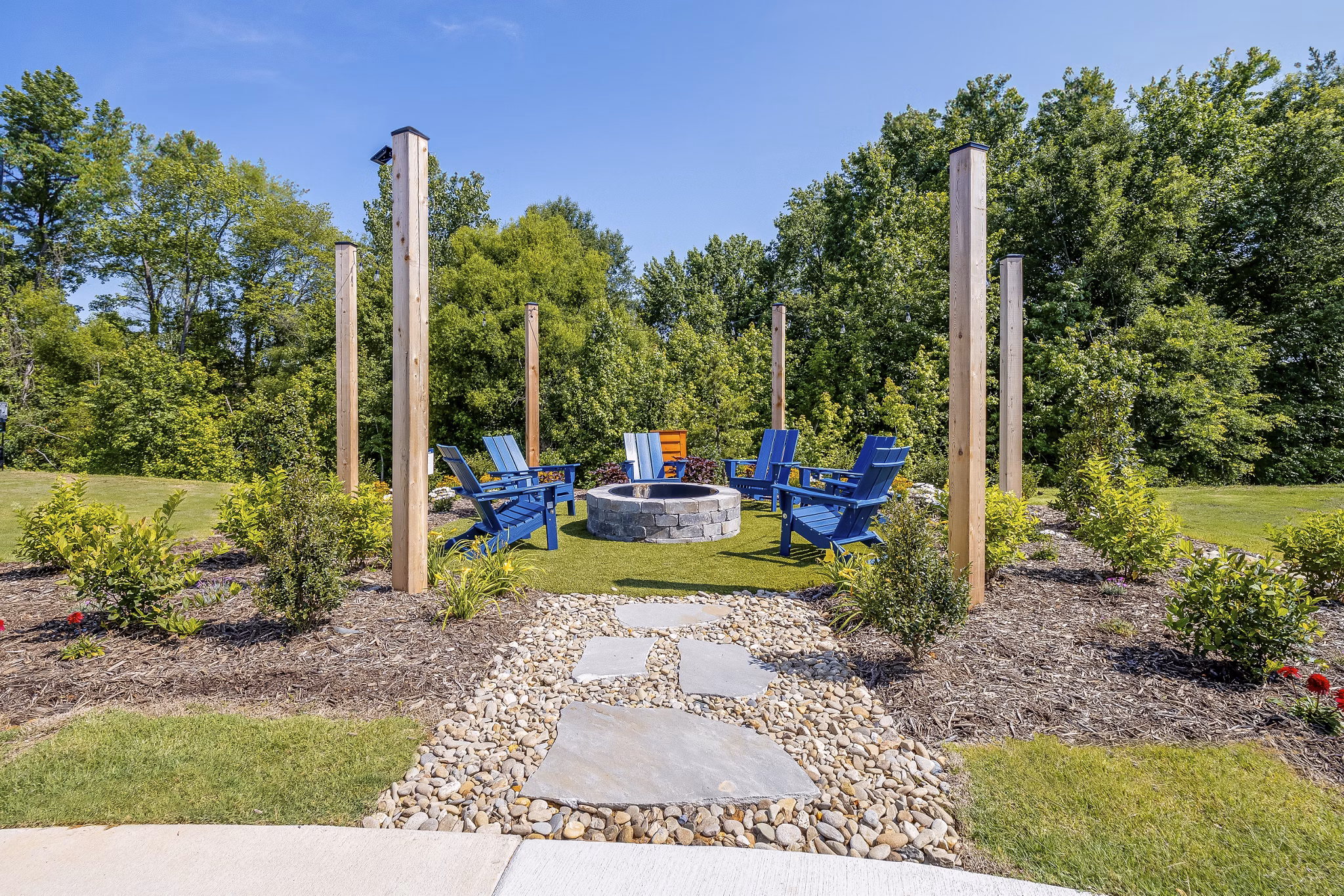 recreational area at Yardly Monroe Apartments 