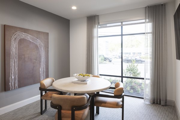 dining room at Broadstone Amelia Apartments 