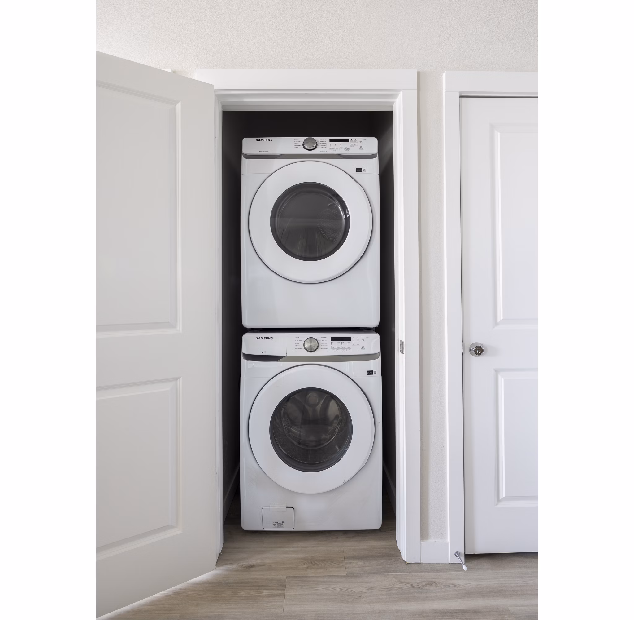 laundry facility at Broadstone Amelia Apartments 
