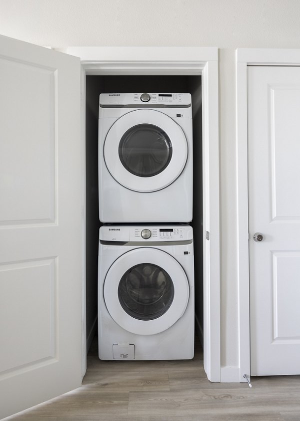 laundry facility at Broadstone Amelia Apartments 