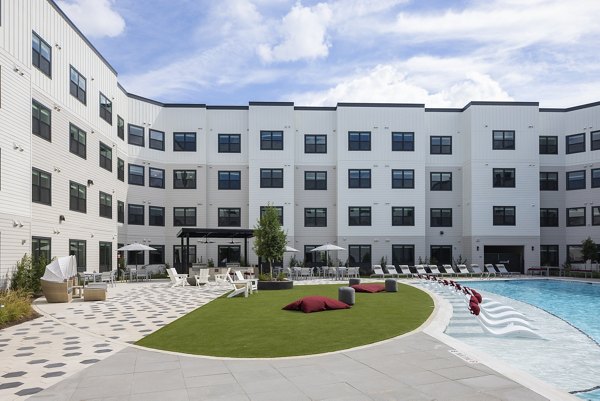 pool at Broadstone Amelia Apartments 