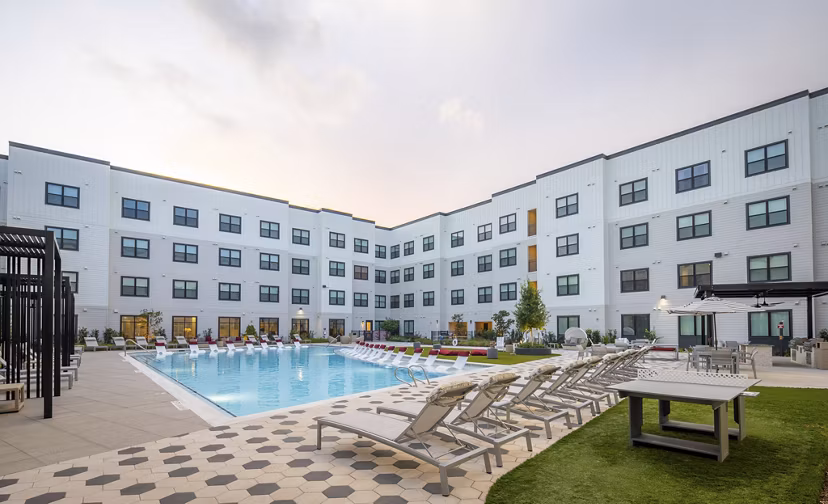 pool at Broadstone Amelia Apartments 