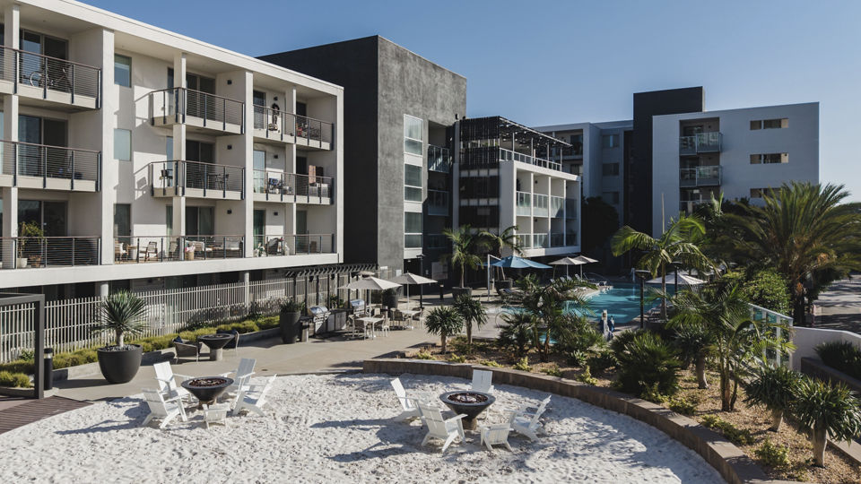 Stella Apartments: Lush courtyard with seating and greenery for relaxation