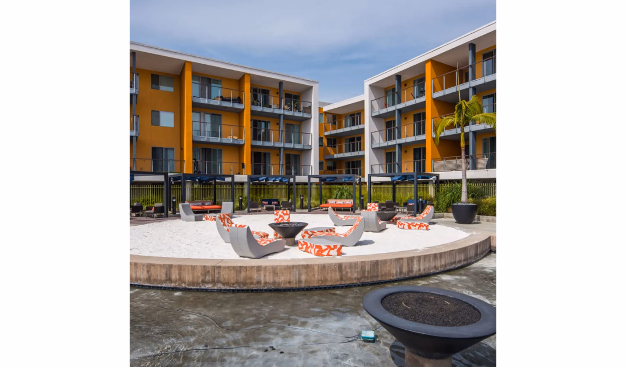 Courtyard featuring landscaped gardens at Stella Apartments, a luxury property by Greystar in a serene neighborhood