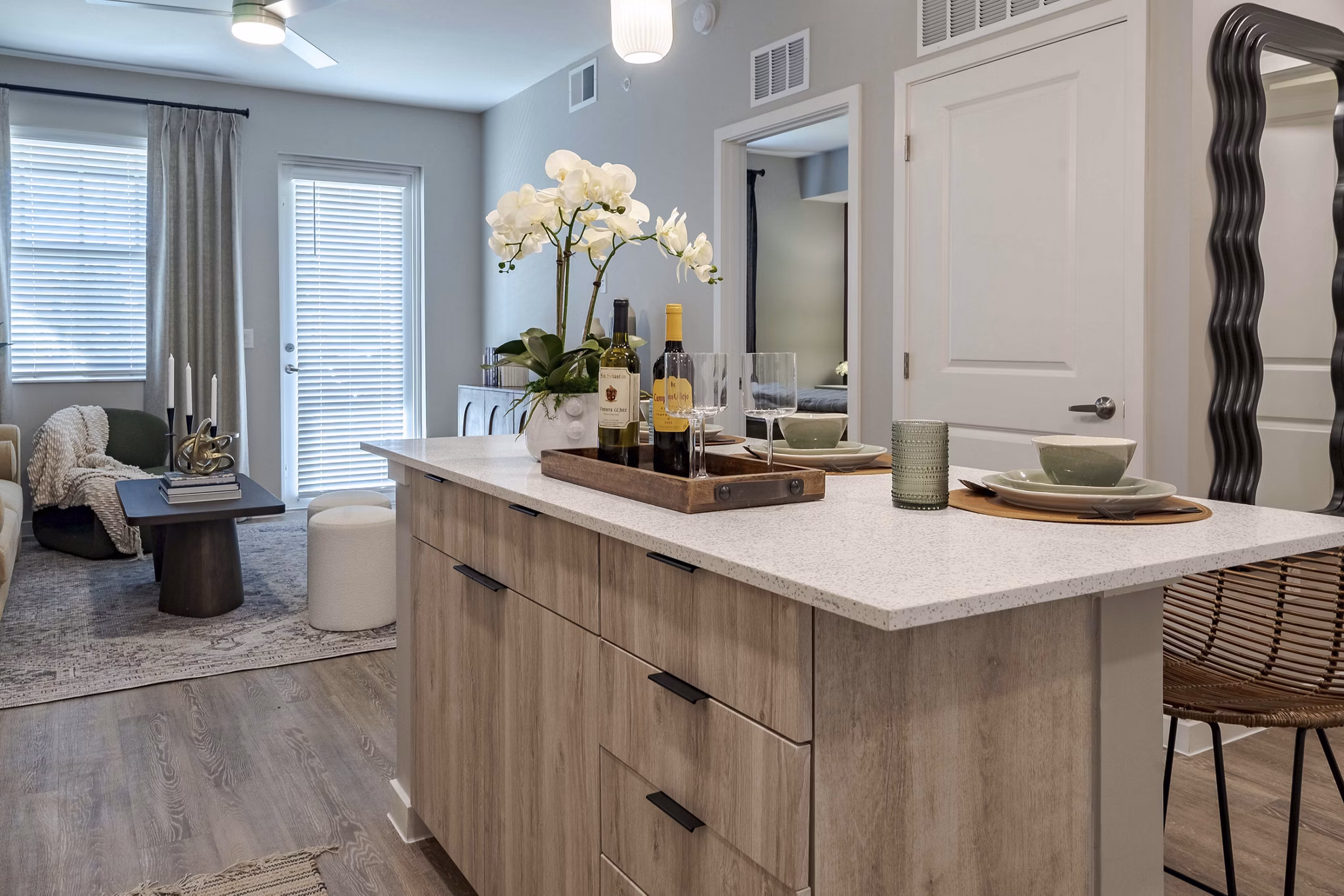 dining room at Encore Echo Apartments 