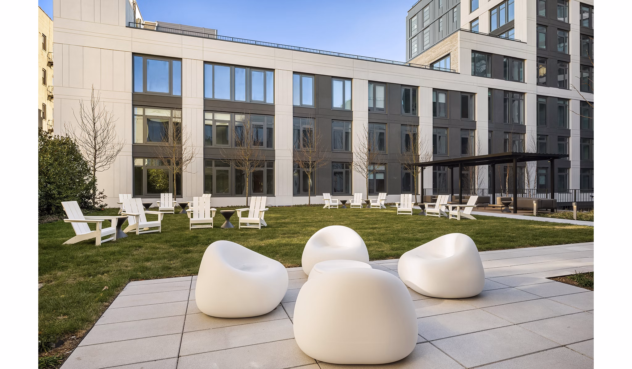 courtyard at Hearthstone Apartments