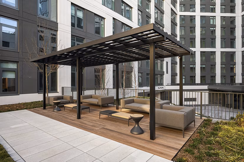 courtyard at Hearthstone Apartments