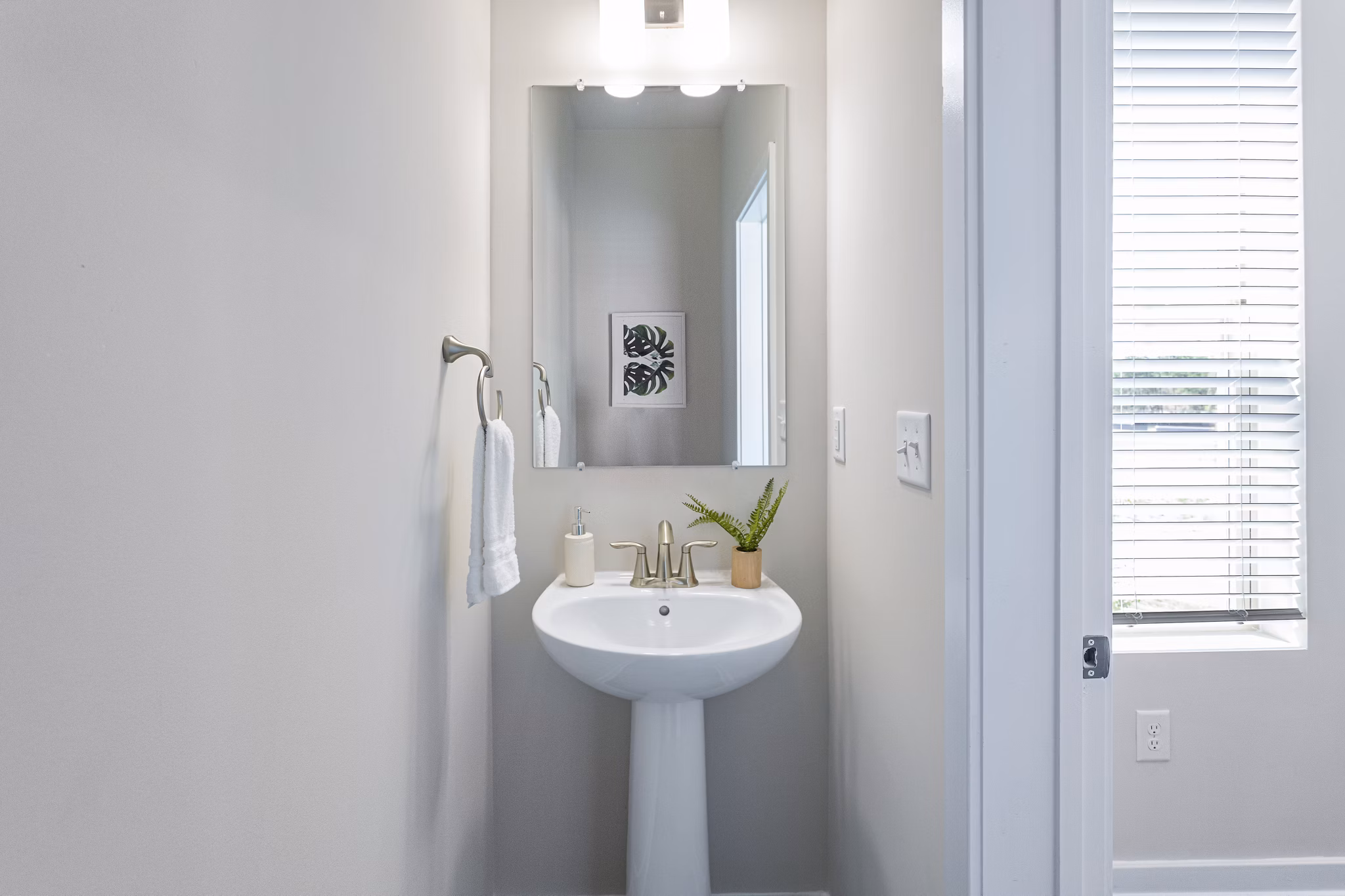 bathroom at Sunstone Grove Apartments 