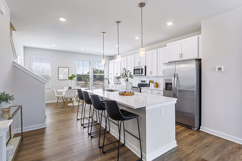 dining room at Sunstone Grove Apartments 