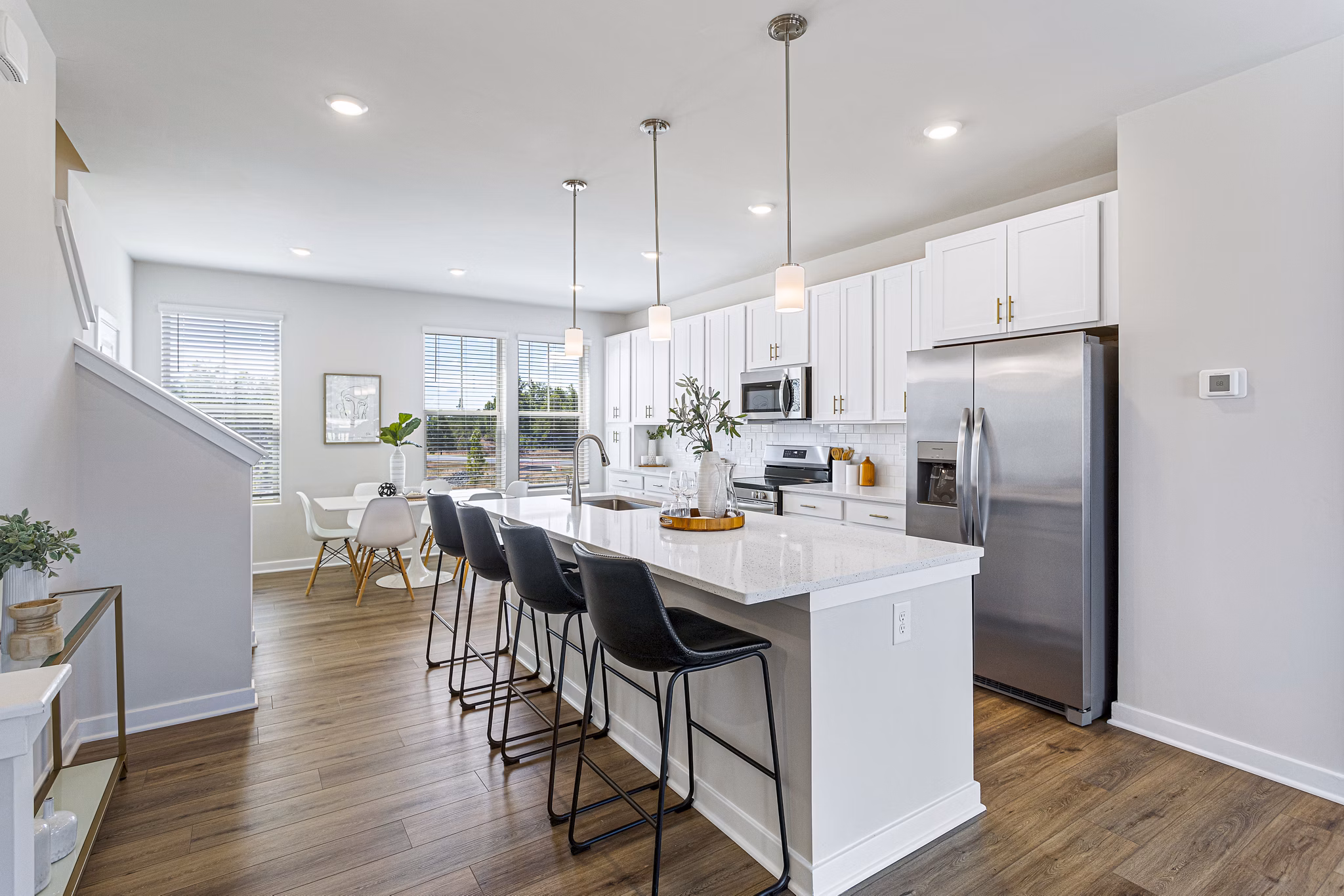 dining room at Sunstone Grove Apartments 