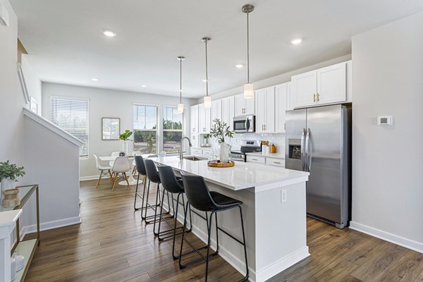 dining room at Sunstone Grove Apartments 