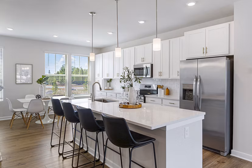 dining room at Sunstone Grove Apartments 