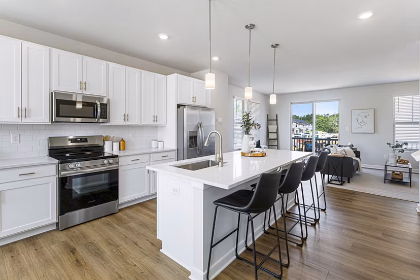 dining room at Sunstone Grove Apartments 