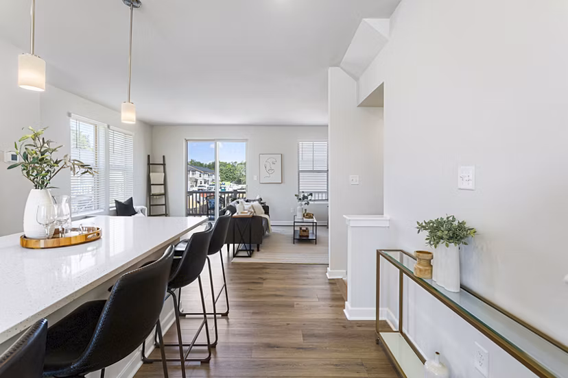 dining room at Sunstone Grove Apartments 