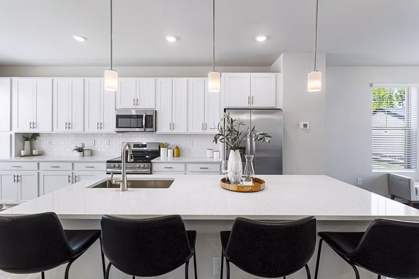 dining room at Sunstone Grove Apartments 