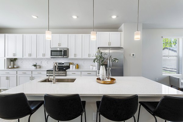 dining room at Sunstone Grove Apartments 