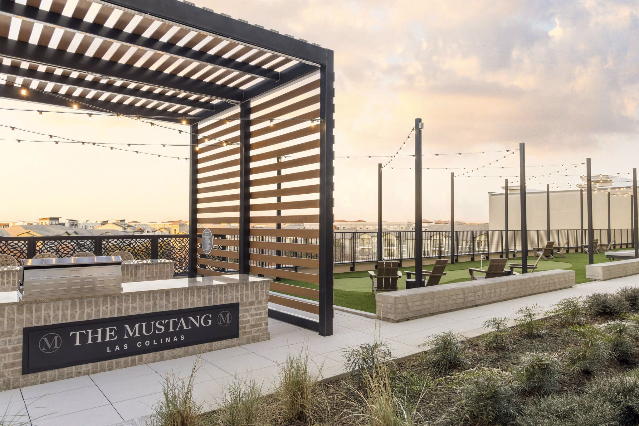 patio at The Mustang Apartments 