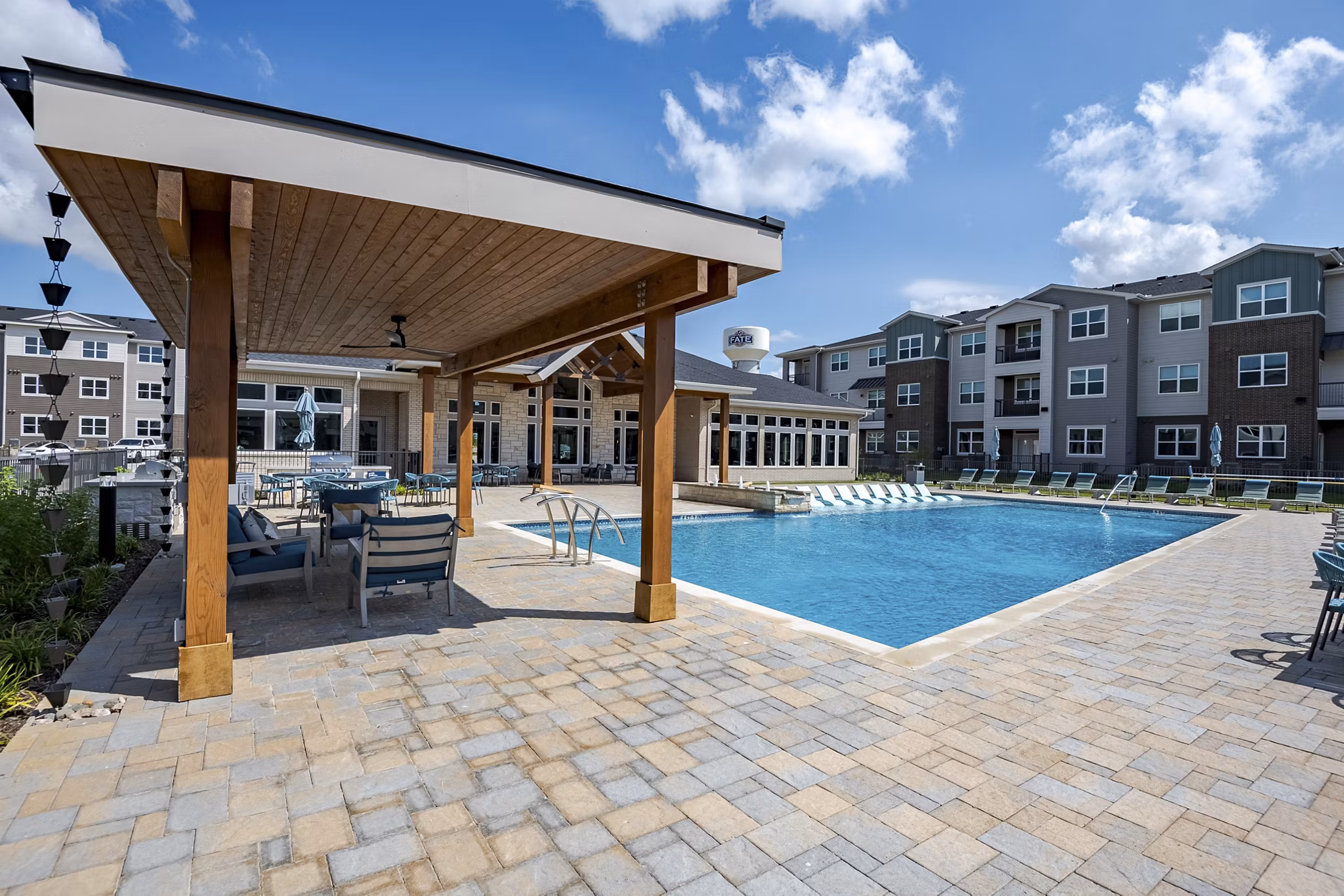 pool at Prose Greenbriar Apartments