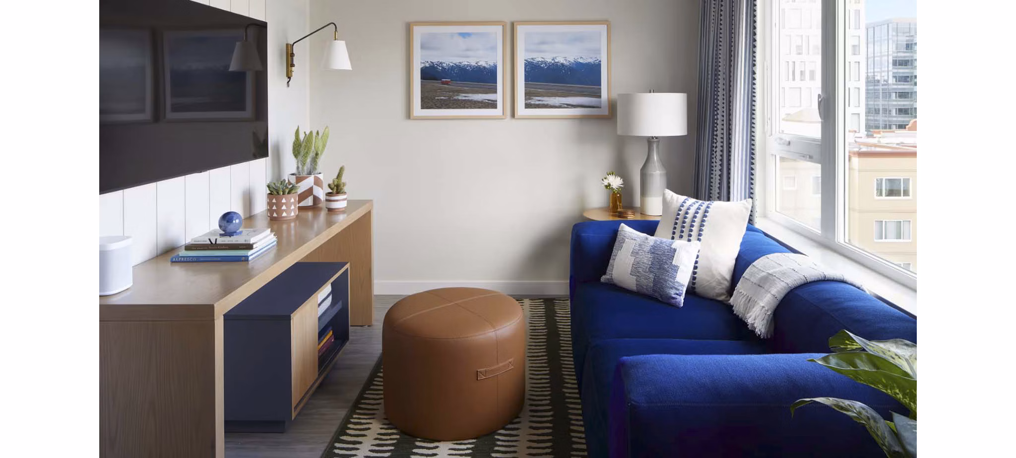 Living room with modern furnishings and vibrant decor at CHROMA Apartments