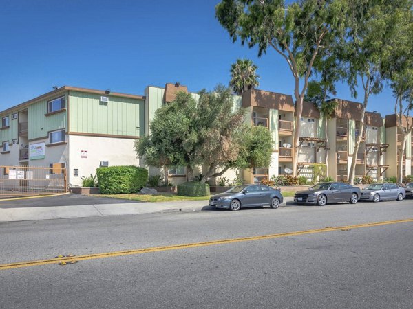Citrus Court Apartments: Modern luxury apartment in sunny California
