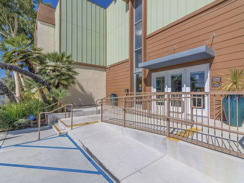 Citrus Court Apartments: Stylish clubhouse with modern decor and seating areas, ideal for social gatherings and relaxation