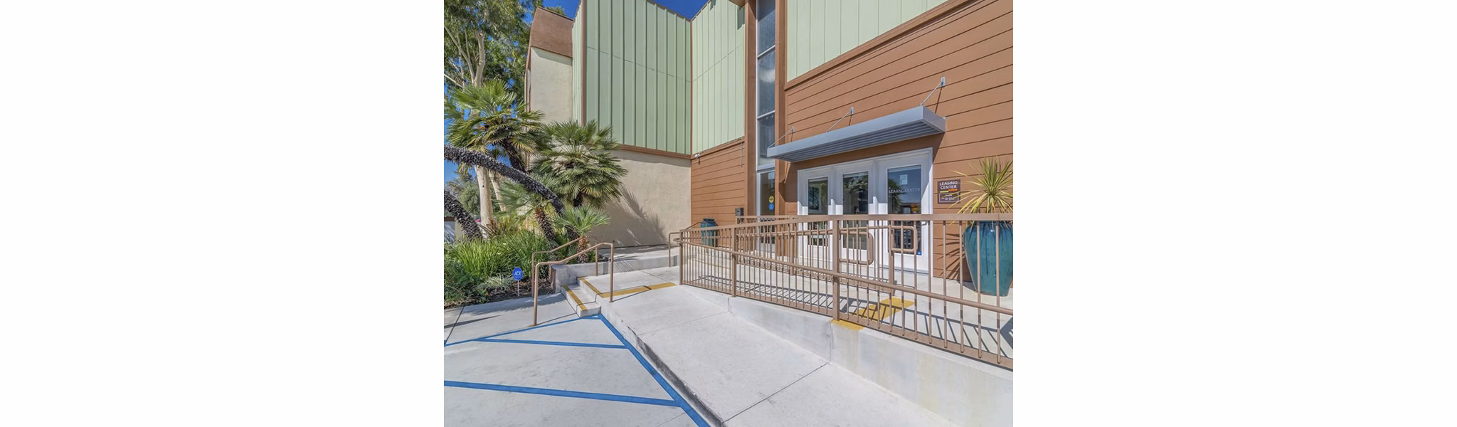 Citrus Court Apartments: Stylish clubhouse with modern decor and seating areas, ideal for social gatherings and relaxation