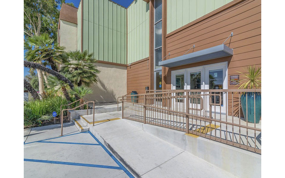 Citrus Court Apartments: Stylish clubhouse with modern decor and seating areas, ideal for social gatherings and relaxation