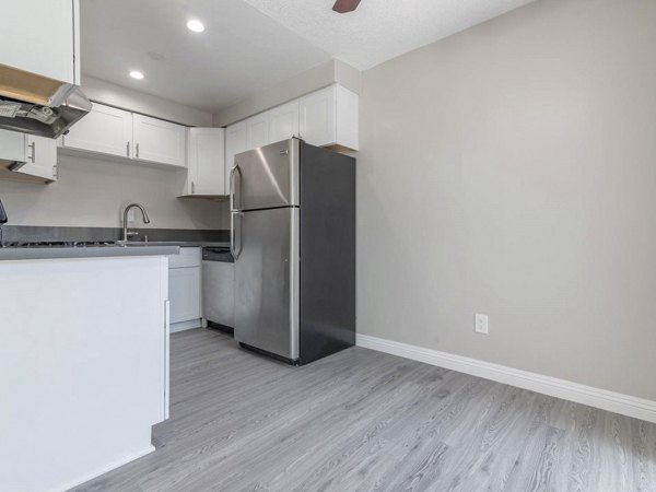 dining room at Citrus Court Apartments