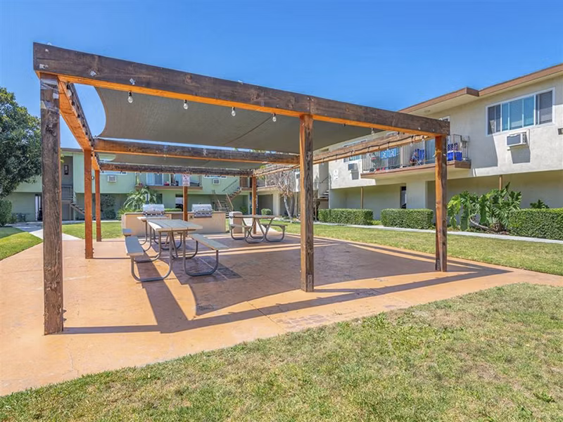 Grill area on patio with seating at Citrus Court Apartments