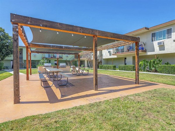 Grill area on patio with seating at Citrus Court Apartments