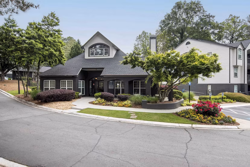 Morgan Place Apartments: Elegant view of luxury apartments in tranquil setting