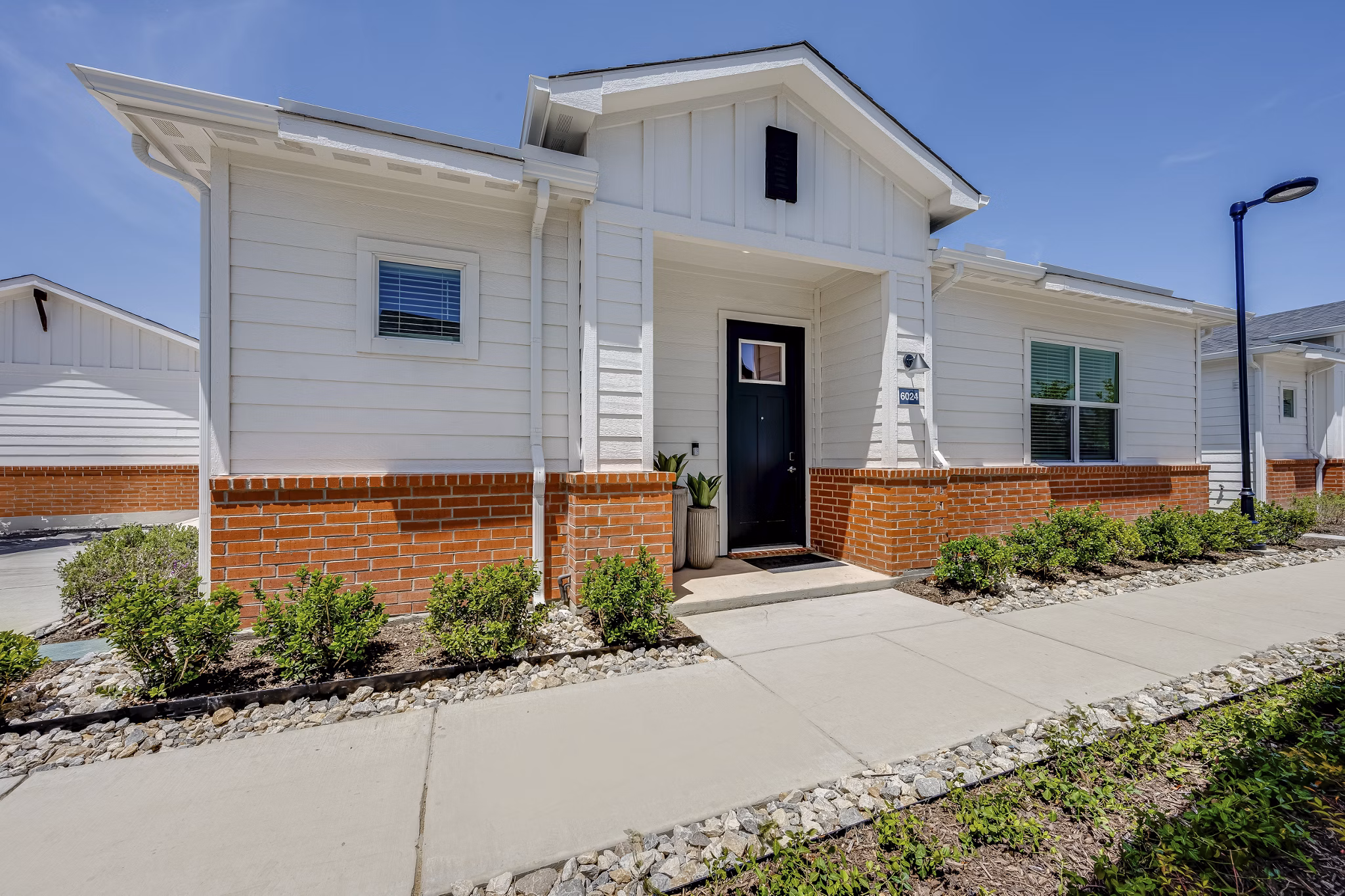 building at Yardly Stoneridge Apartments