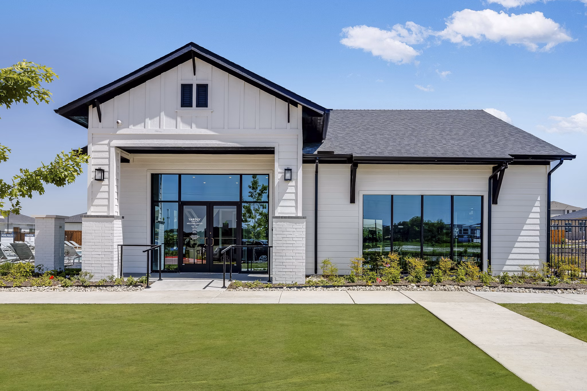 building at Yardly Stoneridge Apartments