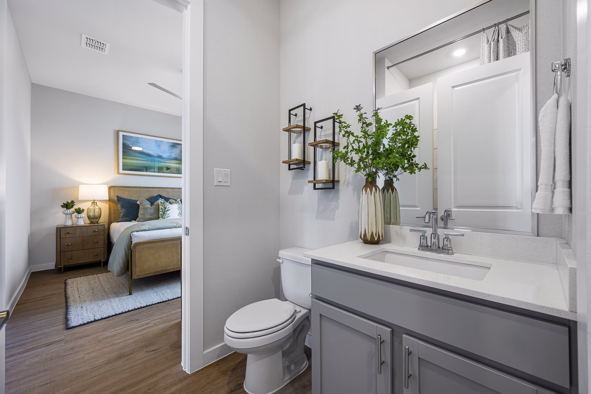 bathroom at Yardly Stoneridge Apartments