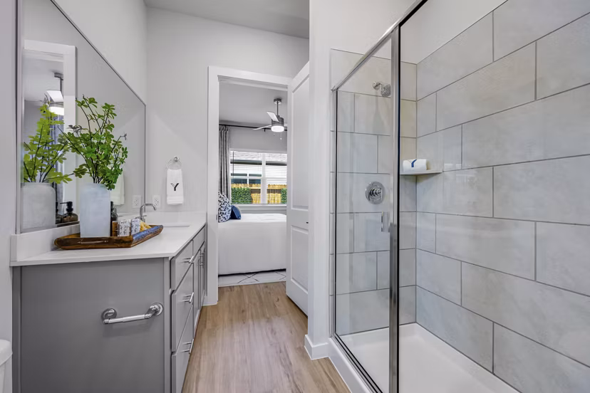 bathroom at Yardly Stoneridge Apartments