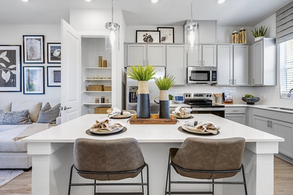 dining room at Yardly Stoneridge Apartments