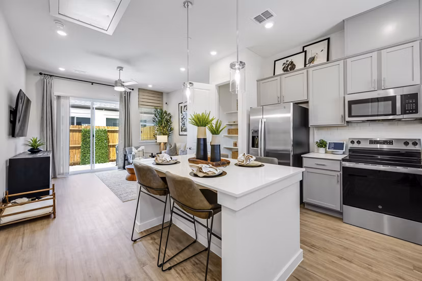 kitchen at Yardly Stoneridge Apartments