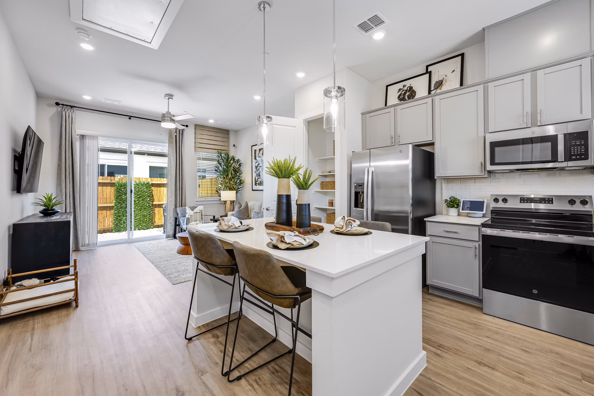 kitchen at Yardly Stoneridge Apartments
